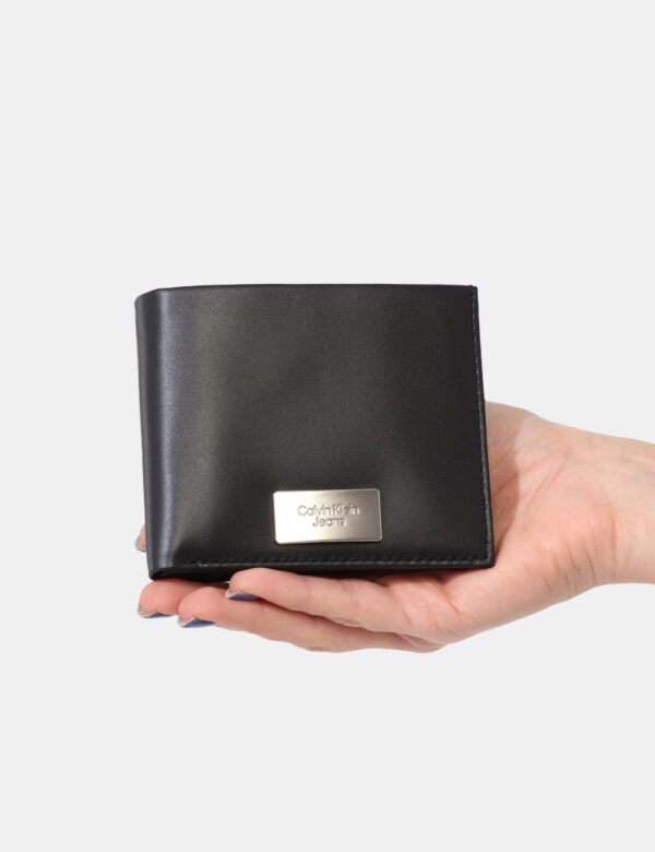 Cofanetto regalo Calvin Klein Nero - Cofanetto regalo composto da portafogli in total nero più portachiavi ideale come porta