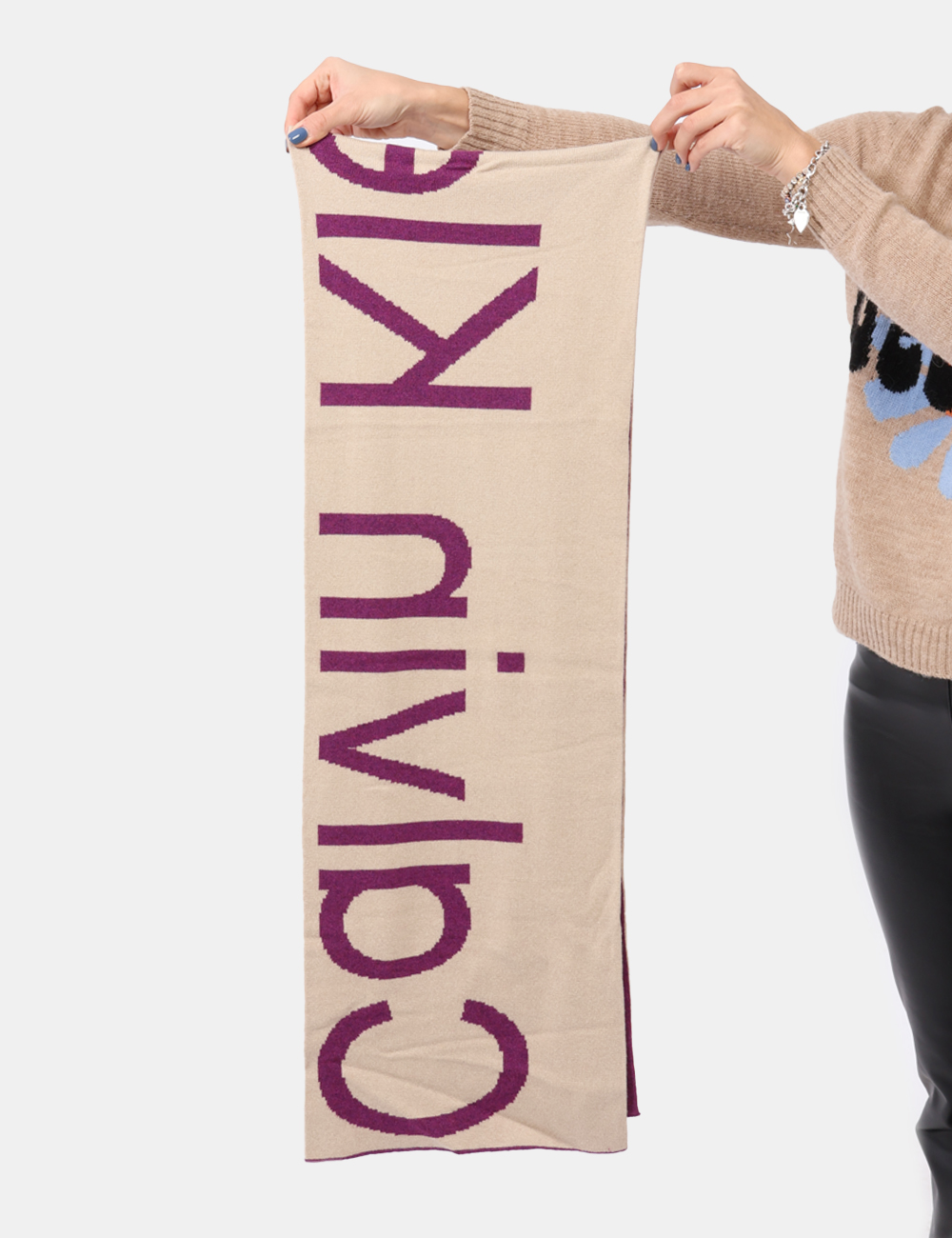 K60K611263-SV_VAC_AI24_3 Sciarpa Calvin Klein Beige - Sciarpa in misto lana bicolor beige e viola. L'indossatura è pratica e maneggevole. La sciarpa