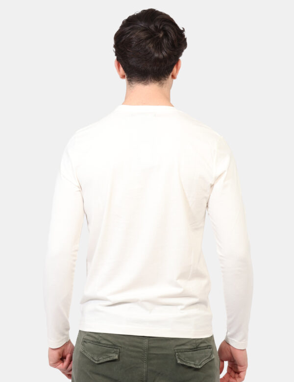 T-shirt Goha Bianco - T-shirt classica a maniche lunghe in total bianco panna. La vestibilità del capo è regolare. La t-shir