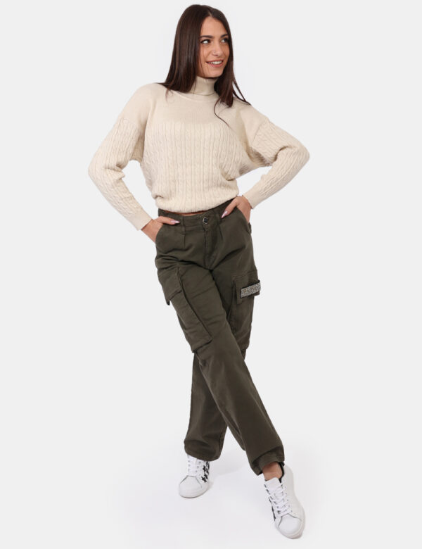 Pantaloni Cargo Concept83 Verde - Pantaloni cargo in total verde militare con tasche a taglio trasversale sul fronte e tasch