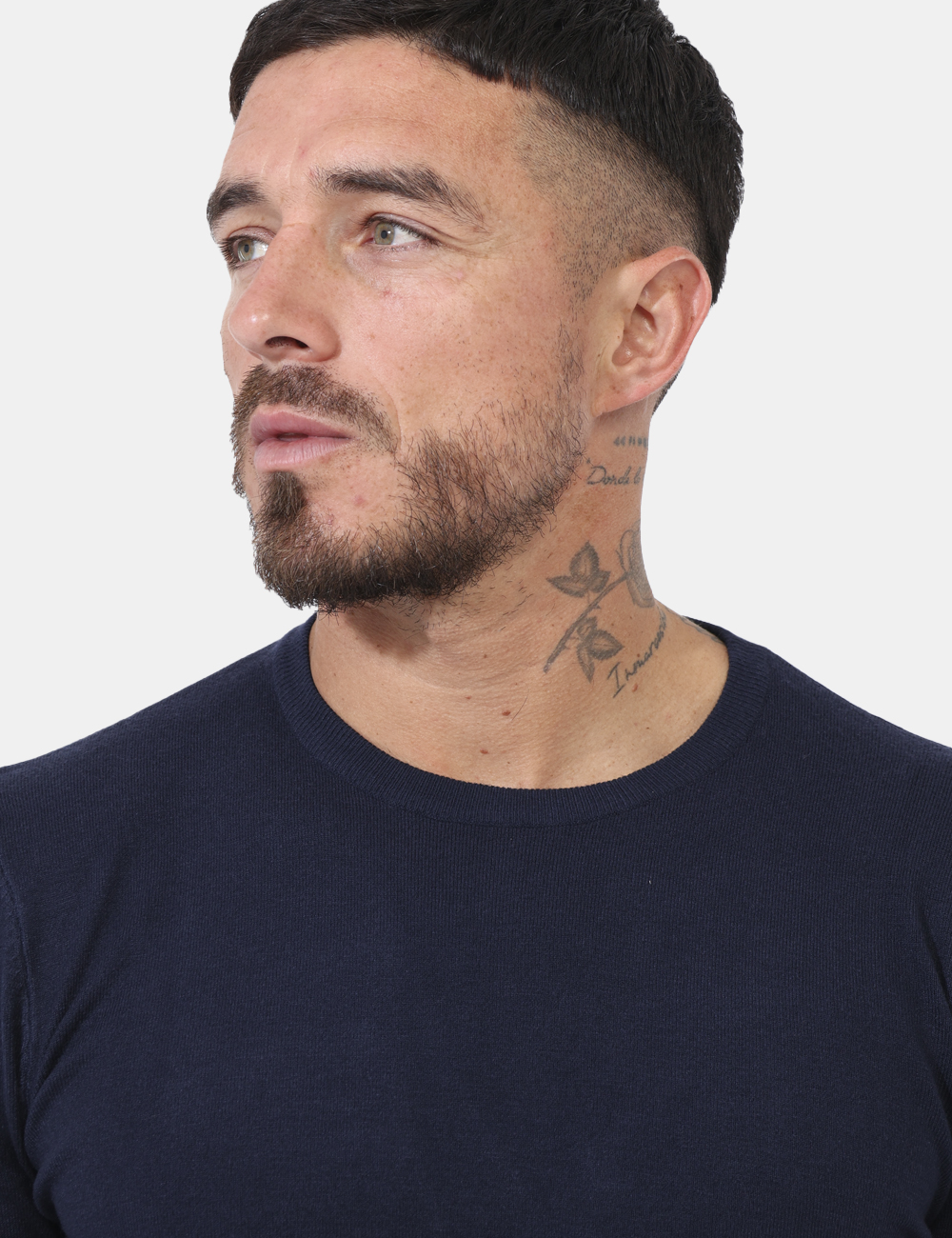 W5C801-SV_BLU_AI24_3 Maglione Maison Du Cachemire Blu - Maglione in misto cachemire con girocollo classico ed in total blu navy. La vestibilità è