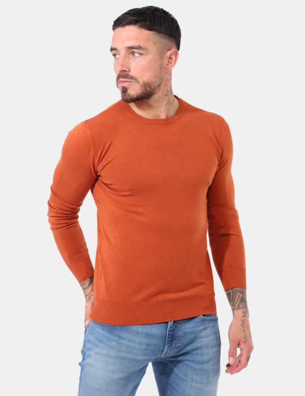 Maglione Maison Du Cachemire Arancione - Maglione in misto cachemire con girocollo classico ed in total arancione. La vestib