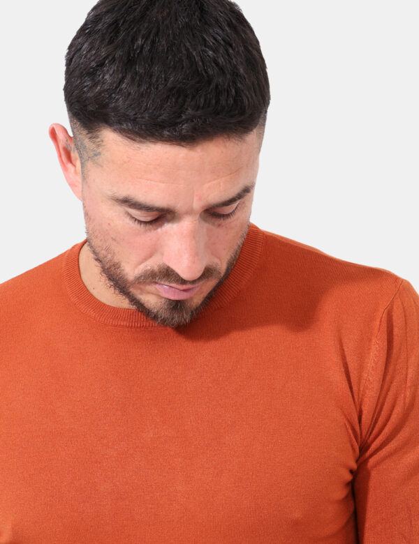 Maglione Maison Du Cachemire Arancione - Maglione in misto cachemire con girocollo classico ed in total arancione. La vestib