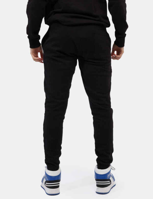 Pantaloni Tommy Hilfiger Nero - Pantaloni tuta in total blu nero con piccola stampa logo brand bianca/rossa. Presenti tasche