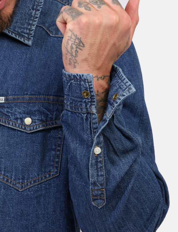 Camicia Guess Jeans taglia L - L’articolo appartiene al campionario esclusivo di stagione: pezzo unico.Cod. art. M4YH55D5EI1