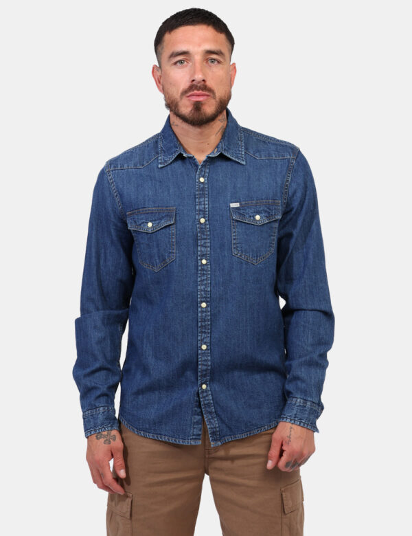 Camicia Guess Jeans taglia L - L’articolo appartiene al campionario esclusivo di stagione: pezzo unico.Cod. art. M4YH55D5EI1