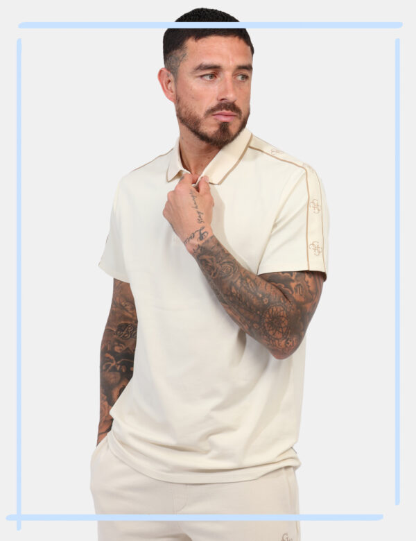 Polo Guess Panna taglia L - L’articolo appartiene al campionario esclusivo di stagione: pezzo unico.Cod. art. M4YP40KARS0 GS