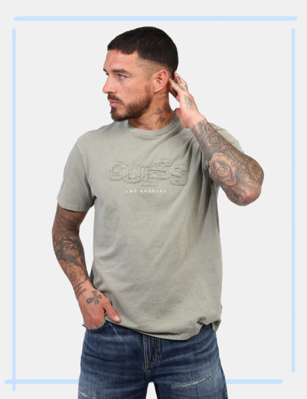 T-shirt Guess Grigio taglia L - L’articolo appartiene al campionario esclusivo di stagione: pezzo unico.Cod. art. M5GI34KBZV