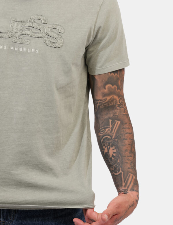 T-shirt Guess Grigio taglia L - L’articolo appartiene al campionario esclusivo di stagione: pezzo unico.Cod. art. M5GI34KBZV