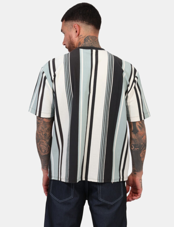 T-shirt Guess Fantasia taglia L - L’articolo appartiene al campionario esclusivo di stagione: pezzo unico.Cod. art. M5GI59K8