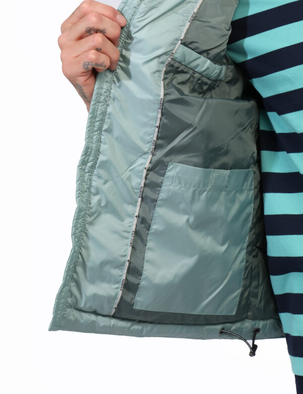 Smanicato Guess Verde taglia L - L’articolo appartiene al campionario esclusivo di stagione: pezzo unico.Cod. art. M5RN21WCQ