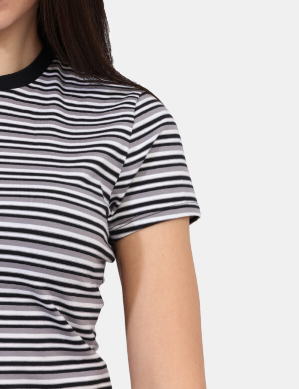 T-shirt Guess Grigio taglia S - L’articolo appartiene al campionario esclusivo di stagione: pezzo unico.Cod. art. W4BI07J131