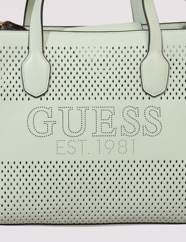 Borsa Guess Verde - Borsa a tracolla di medie dimensioni in total verde chiaro, in simil cuoio traforato. L'interno è compos