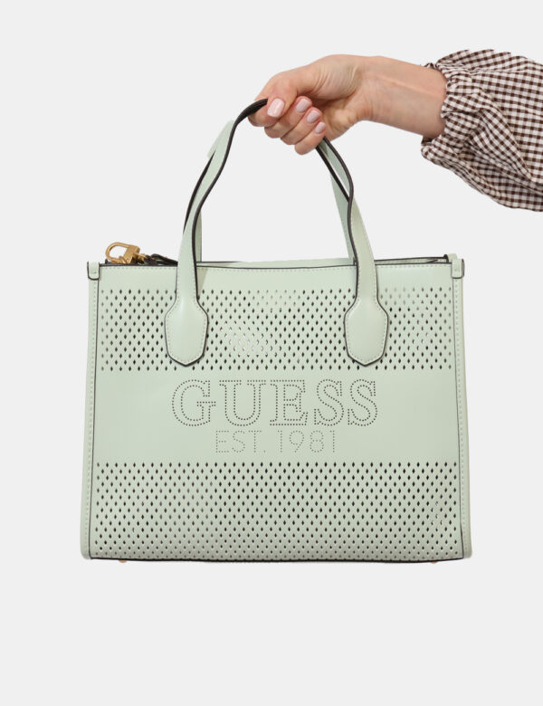 Borsa Guess Verde - Borsa a tracolla di medie dimensioni in total verde chiaro, in simil cuoio traforato. L'interno è compos