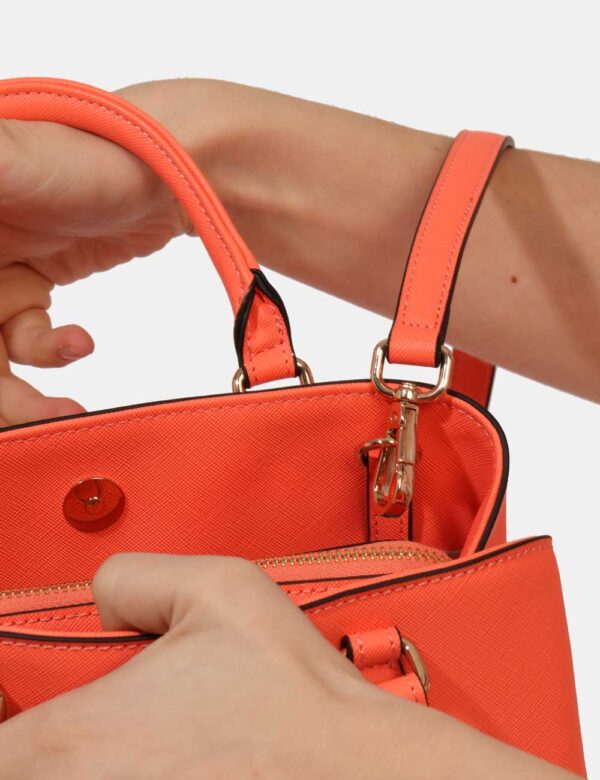 Borsa Twin Set Arancione - L’articolo appartiene al campionario esclusivo di stagione: pezzo unico.Cod. art. 251TB7271 CZVi