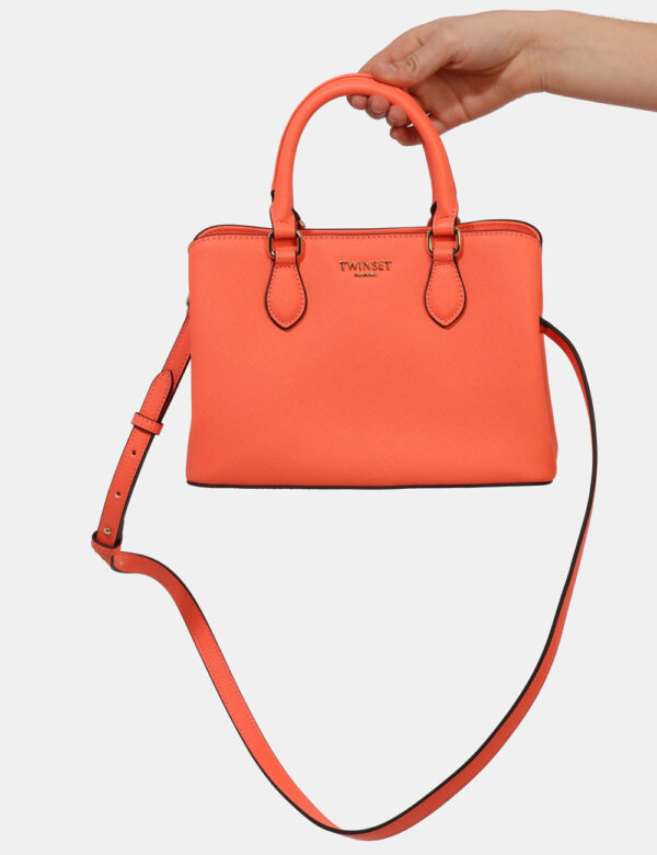 Borsa Twin Set Arancione - L’articolo appartiene al campionario esclusivo di stagione: pezzo unico.Cod. art. 251TB7271 CZVi