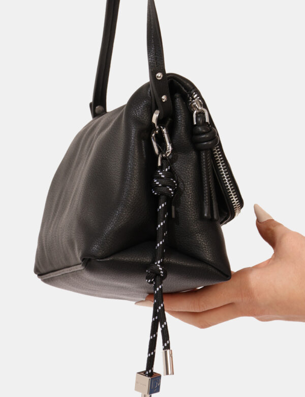 Borsa Desigual Nero - 0Cod. art. 25SAXPBK ozVi ricordiamo che tutti i nostri articoli sono originali.