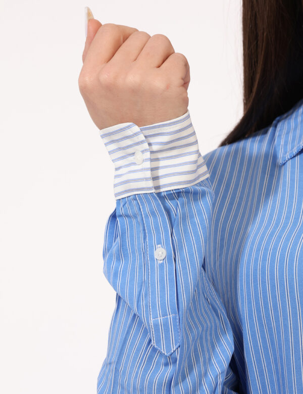 Camicia Desigual Azzurro - Camicia ampia, su base bicolor bianca e azzurro con righine verticali coordinate, più stampa in t