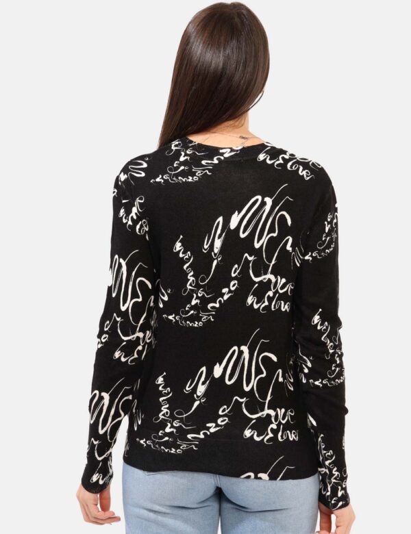 Maglione Desigual Nero - Maglione leggero su base nera con stampa allover 'lover' bianca. La vestibilità è morbida e regolar