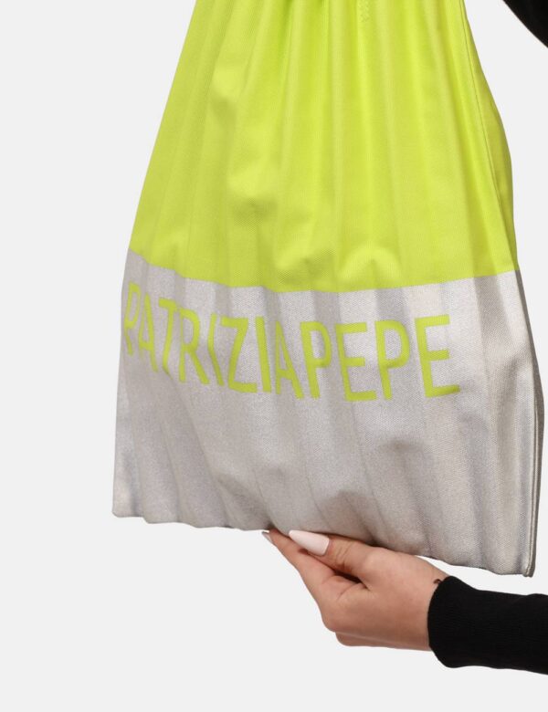 Borsa Patrizia Pepe Verde - Borsa shopper pieghettata in nero e verde con stampa logo brand. L'accessorio è maneggevole e po
