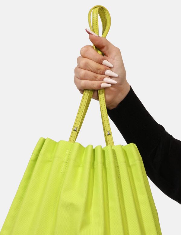 Borsa Patrizia Pepe Verde - Borsa shopper pieghettata in nero e verde con stampa logo brand. L'accessorio è maneggevole e po