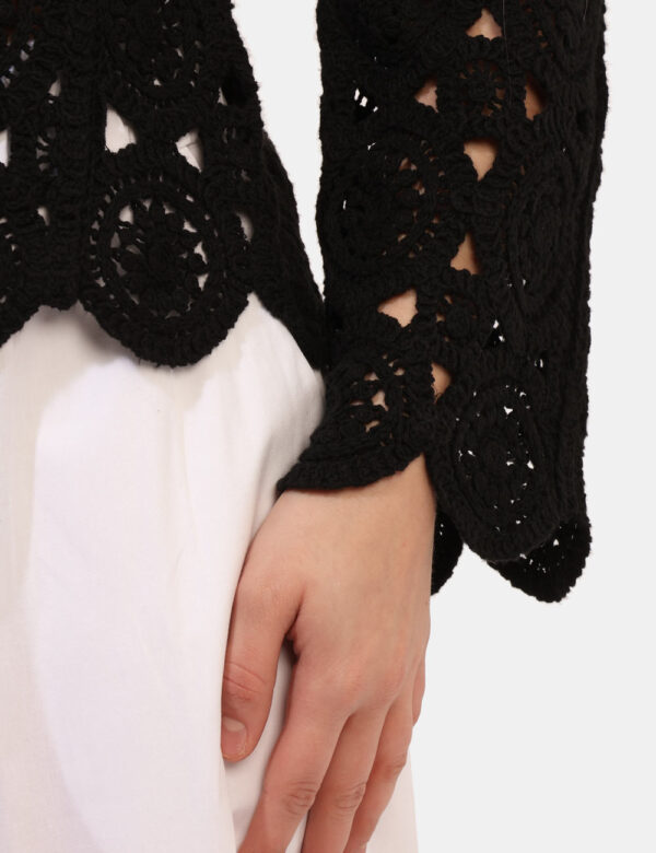 Maglia Rue De Clerie Nero - Maglia con scollo a V su trama lavorata e traforata in total nero. La vestibilità è morbida e re