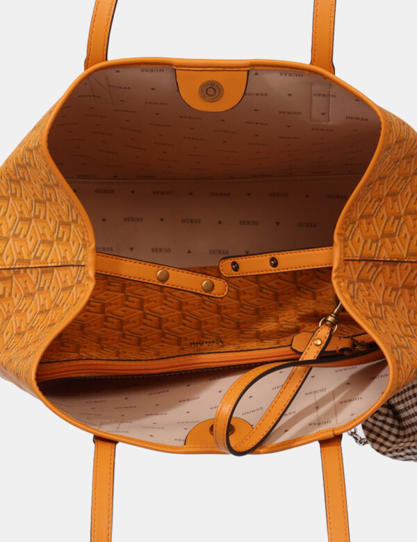 Borsa Guess Giallo - Borsa a spalla di grandi dimensioni in total fantasia tendente al giallo. Interno ampio e capiente con