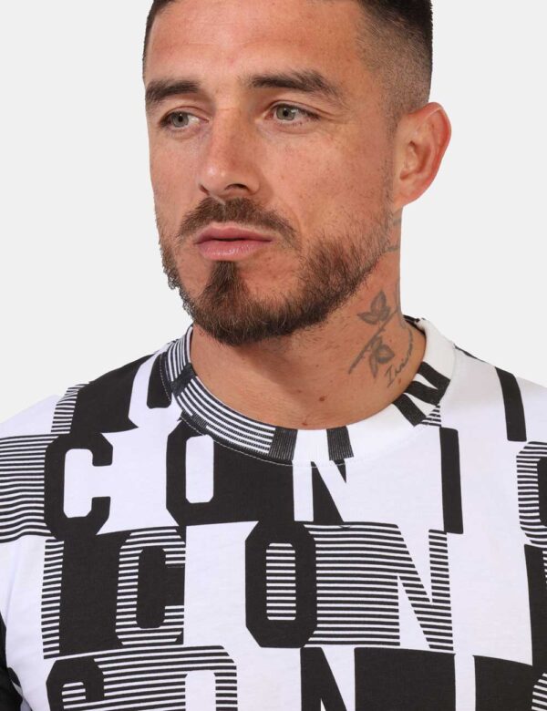 T-shirt Icon Bianco taglia M - L’articolo appartiene al campionario esclusivo di stagione: pezzo unico.Cod. art. IUT038 MO C