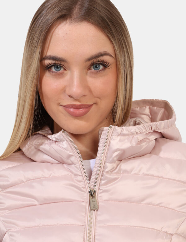 Piumino Yes Zee Rosa - Piumino leggero in total rosa cipria con trama rigata. Presenti tasche a taglio trasversale con chius