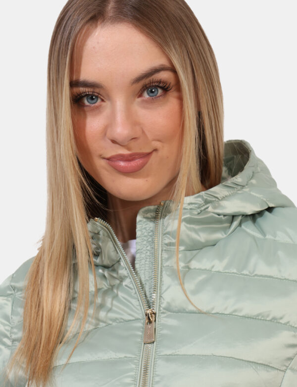 Piumino Yes Zee Verde - Piumino leggero in total verde chiaro con trama rigata. Presenti tasche a taglio trasversale con chi