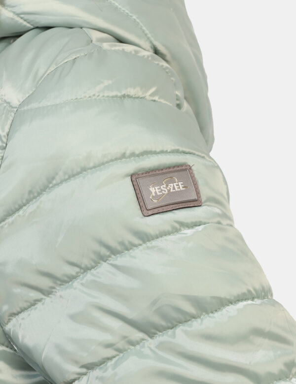 Piumino Yes Zee Verde - Piumino leggero in total verde chiaro con trama rigata. Presenti tasche a taglio trasversale con chi