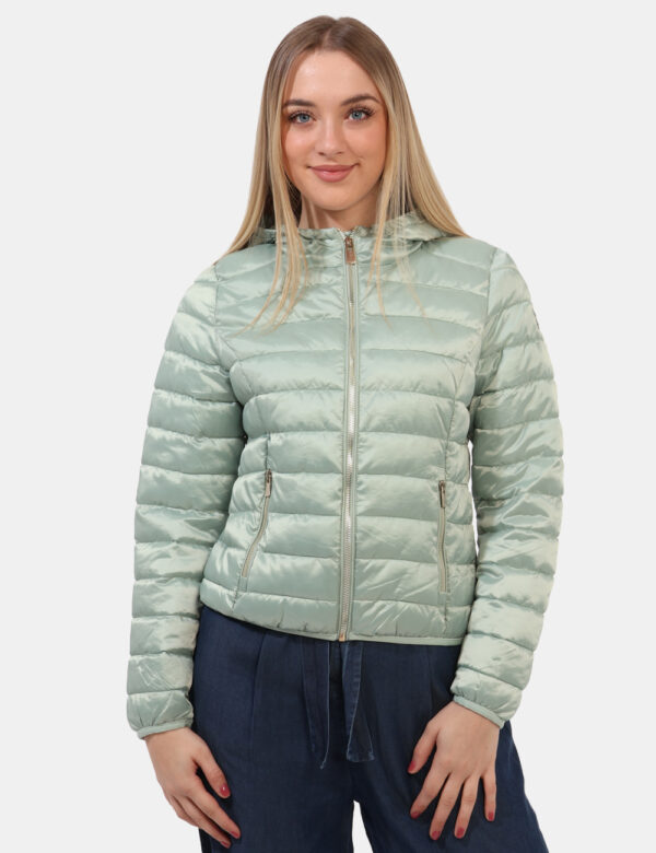 Piumino Yes Zee Verde - Piumino leggero in total verde chiaro con trama rigata. Presenti tasche a taglio trasversale con chi