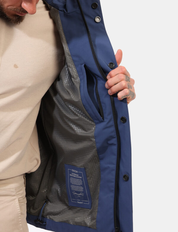 Giacca Geox BLu taglia 50 - L’articolo appartiene al campionario esclusivo di stagione: pezzo unico.Cod. art. M5522NT3046 G