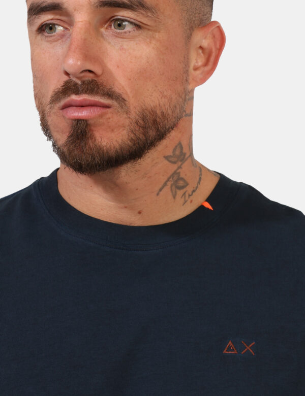 T-shirt Sun68 Blu taglia L - L’articolo appartiene al campionario esclusivo di stagione: pezzo unico.Cod. art. T35145 N8 CZV