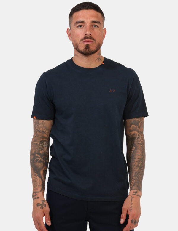 T-shirt Sun68 Blu taglia L - L’articolo appartiene al campionario esclusivo di stagione: pezzo unico.Cod. art. T35145 N8 CZV