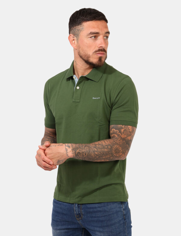 Polo Gant Verde - Polo classica in total verde foresta con ricamo logo brand in grigio, ad altezza cuore, richiamato anche s