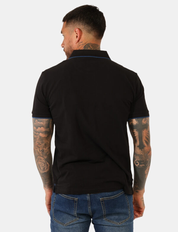 Polo North Sails Nero - Polo in total nero con patch logo brand bianco e blu ad altezza cuore coordinato ai profili di manic