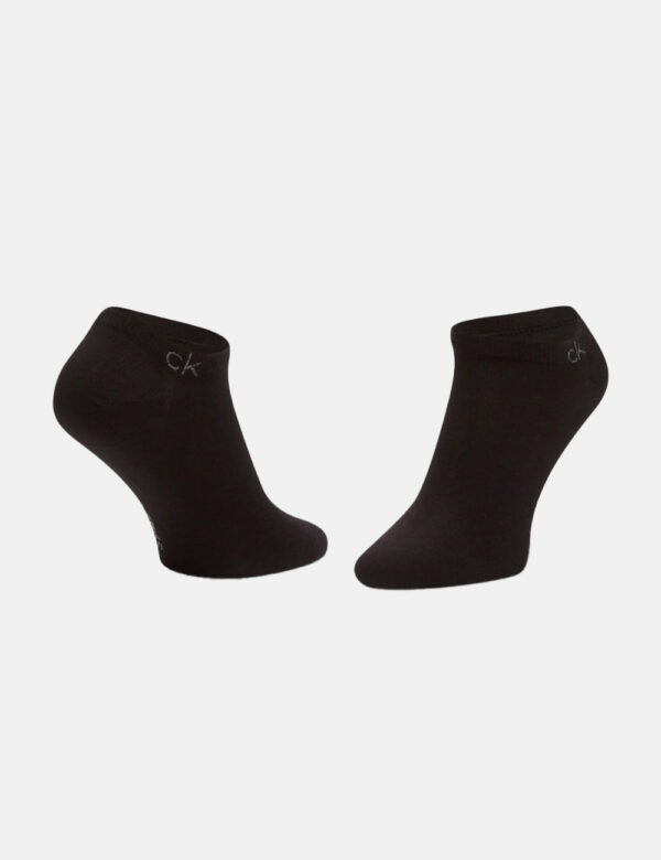 Pack 2 calze Calvin Klein Nero - Cod. art. 701218707 2P OZVi ricordiamo che tutti i nostri articoli sono originali.