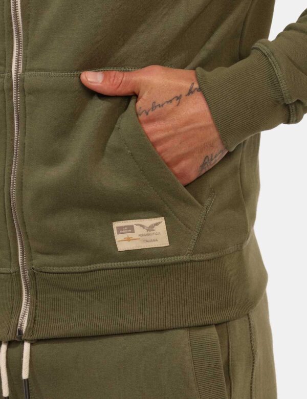 Felpa Aeronautica Italiana Verde - Felpa garzata in total verde militare con tasche a taglio trasversale e logo brand ricama