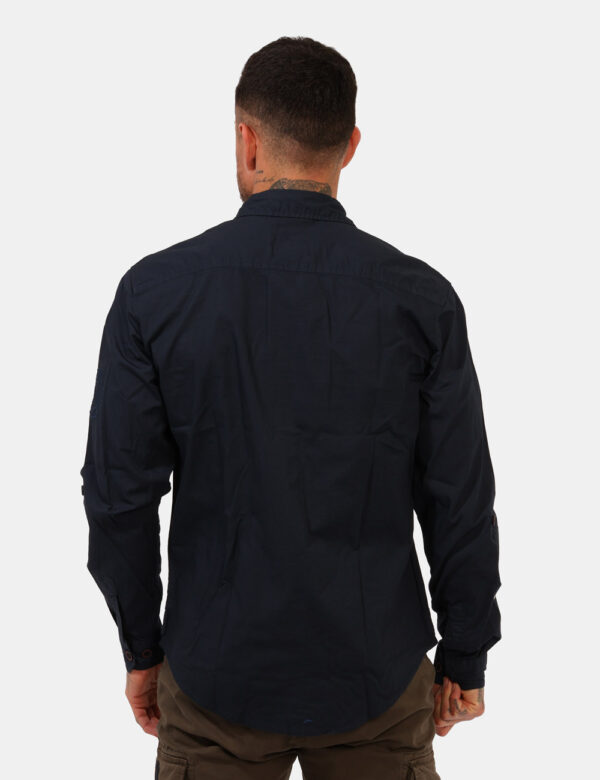 Camicia Aeronautica Italiana Blu - Camicia casual in total blu navy con vari patch che richiamano il brand. La vestibilità è