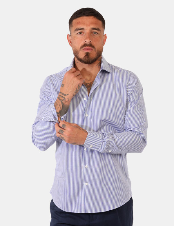 Camicia Zero Iron Plus Blu - Camicia casual, innovativa, no stiro e antimacchia, in fantasia rigata bianco e blu, con taglio