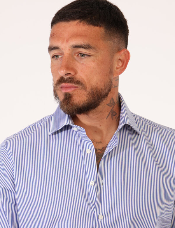 Camicia Zero Iron Plus Blu - Camicia casual, innovativa, no stiro e antimacchia, in fantasia rigata bianco e blu, con taglio