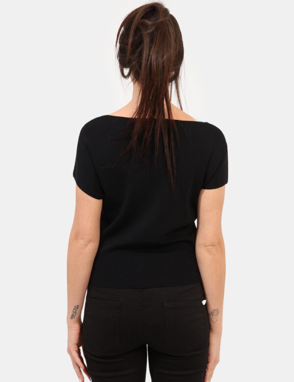 T-shirt Rue De Clerie Nero - T-shirt in maglina in total nero con glitter argentati sul girocollo. La vestibilità è morbida