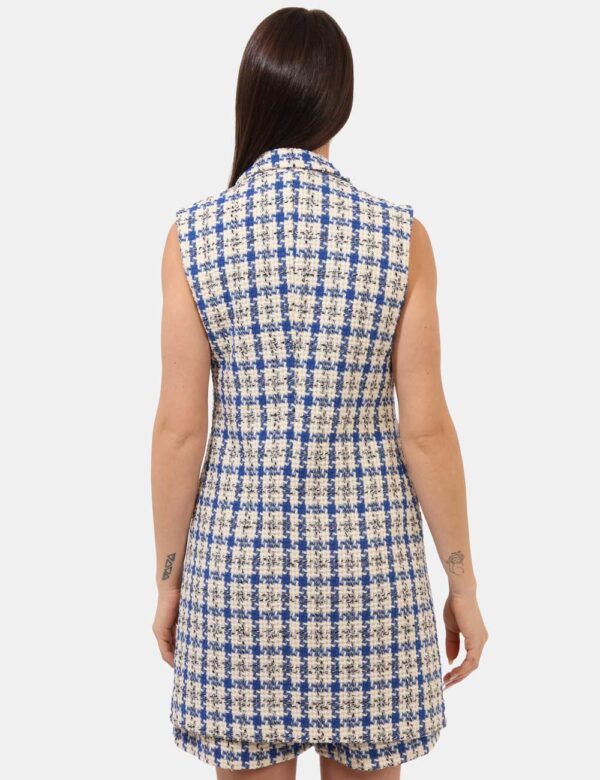 Gilet Materica Panna - Gilet lungo in tessuto su base bianco panna con fantasia a riquadri blu e nera. La vestibilità è morb