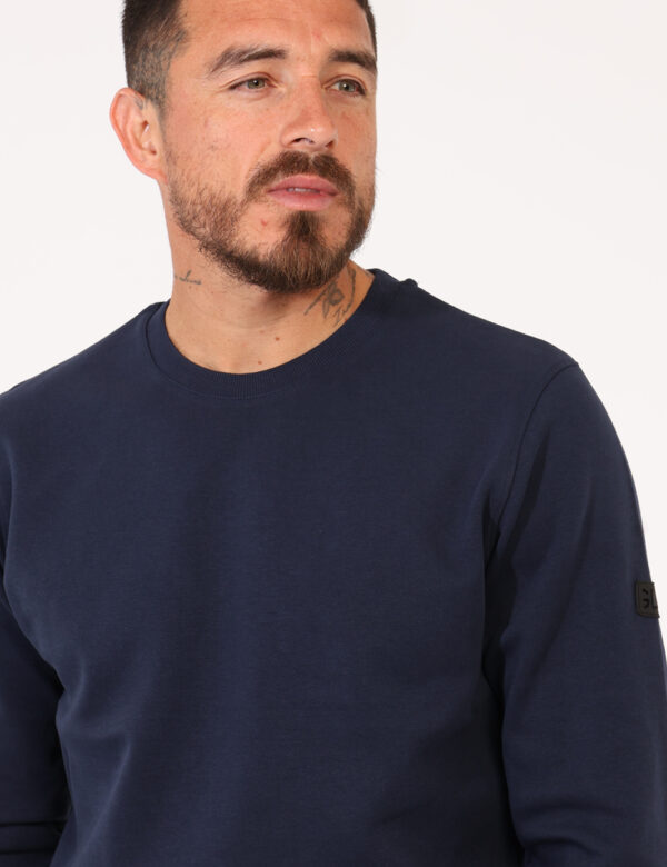 Felpa Gianni Lupo Blu - Felpa classica in total blu. La vestibilità è morbida e regolare. La felpa è adatta per occasioni ca