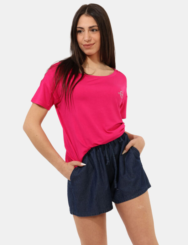 Shorts Concept83 Blu - Shorts in total blu denim con tasche a taglio trasversale. La vestibilità è morbida e regolare grazie