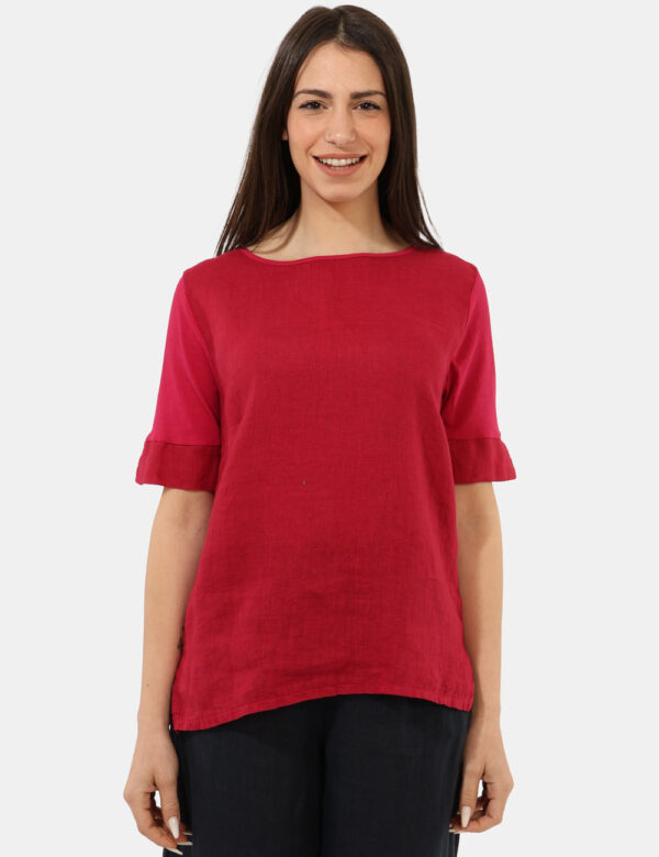 T-shirt Rue De Clerie Rosso - T-shirt girocollo in total rosso ciliegia. La vestibilità è morbida e regolare. La t-shirt è a