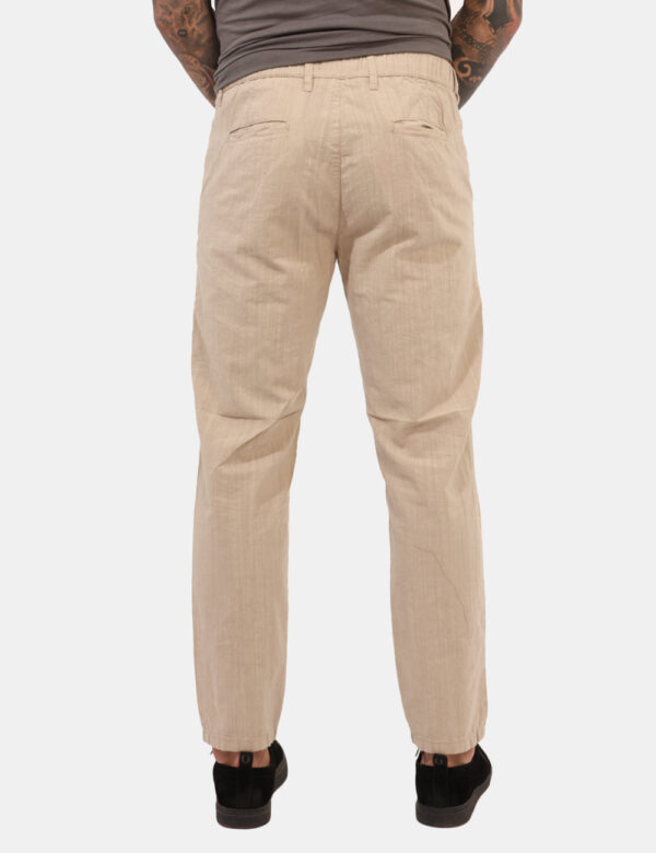 Pantaloni Concept83 Beige - Pantaloni casual, leggeri, in total beige con tasche a taglio trasversale sul fronte e tasche a