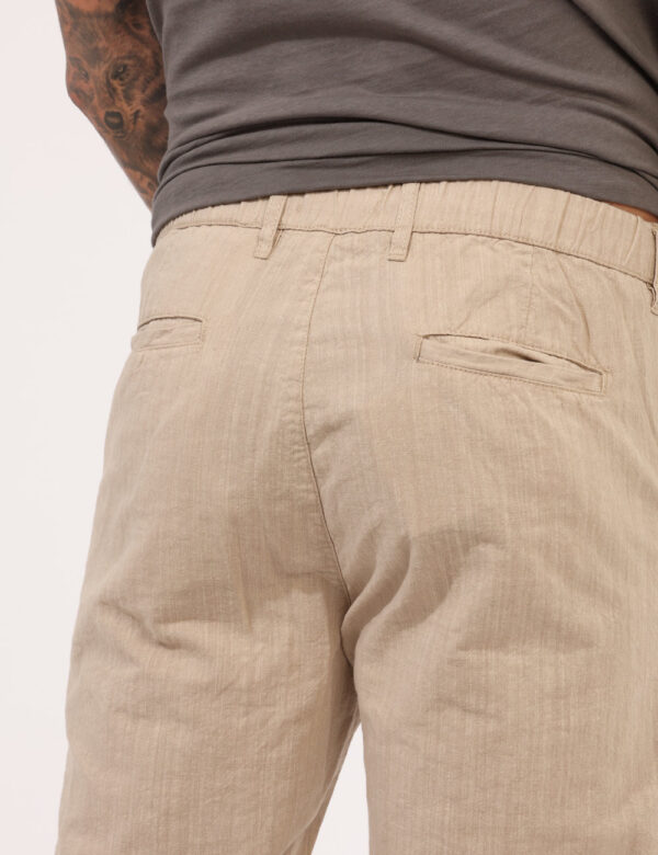 Pantaloni Concept83 Beige - Pantaloni casual, leggeri, in total beige con tasche a taglio trasversale sul fronte e tasche a