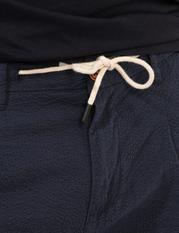 Pantaloni Concept83 Blu - Pantaloni casual, leggeri, in total blu, tasche a taglio trasversale sul fronte e unica tasca a to